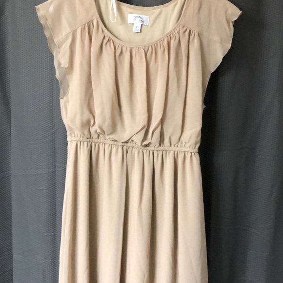 Small, Short flutter sleeve Tan Dress - Picture 1 of 6
